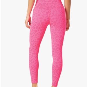 Beyond Yoga leopard jacquard high waisted midi legging. Size S.